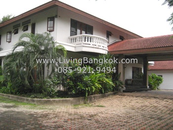 Huge Yard House for Rent in Sukhumvit77(On Nut) Bangkok.