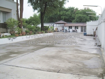 Sukhumvit – Large Single House Home Office On Large Land For Sale.
