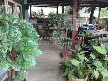 Very convenient 416 sq.m. detached house for rent on Ratchada-Ladprao Road, Bangkok with a marble floor, 10-minutes walking to Ladprao MRT subway station