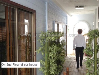 Very convenient 416 sq.m. detached house for rent on Ratchada-Ladprao Road, Bangkok with a marble floor, 10-minutes walking to Ladprao MRT subway station