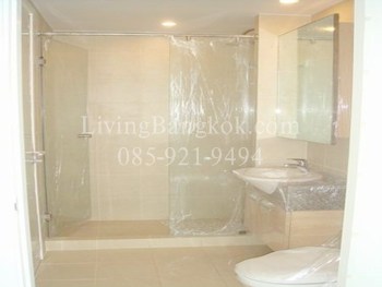 Urgent Sale! Manhattan Chidlom, the luxury brand new unit has 2 bedrooms, 2 bathrooms, 1 parking space, std spec on high floor.