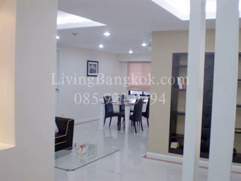 Urgent Sale. Located on Ekamai, 140sq m, 2 bedrooms, 3 bathrooms, 1