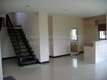 H-091100-03-Beautiful new house with 202 sqm of house size, and 340 sqm of lot size (3 bedrooms/ 3 bathrooms) in nice quite gated Sretsiri community