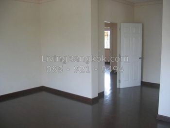 H-091100-03-Beautiful new house with 202 sqm of house size, and 340 sqm of lot size (3 bedrooms/ 3 bathrooms) in nice quite gated Sretsiri community