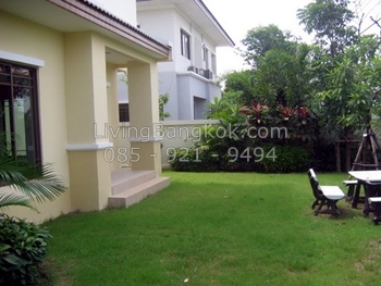 H-091100-03-Beautiful new house with 202 sqm of house size, and 340 sqm of lot size (3 bedrooms/ 3 bathrooms) in nice quite gated Sretsiri community